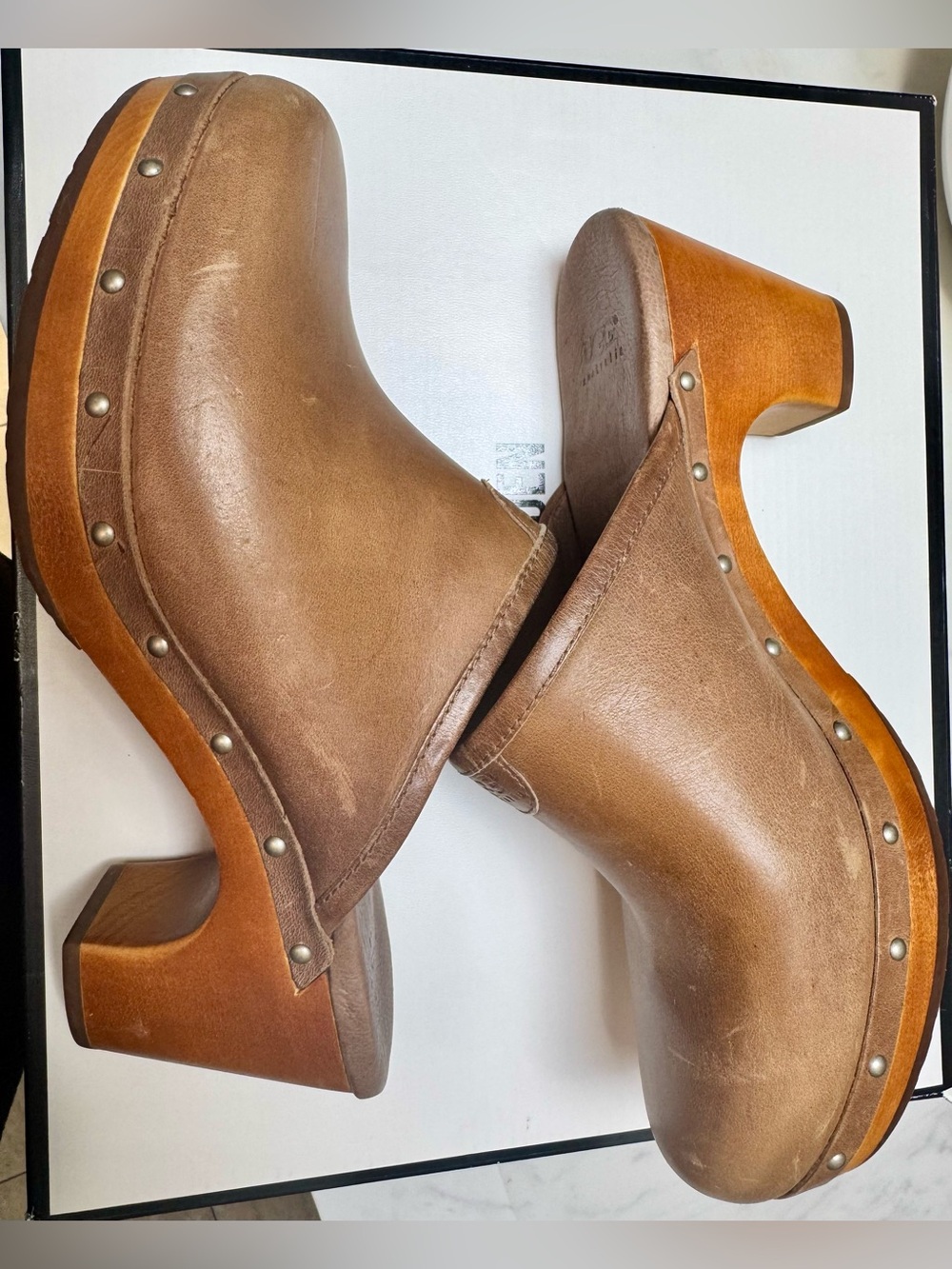 UGG Abbie 1951 Women's Tan Leather Clogs Size 8 - Picture 2 of 11